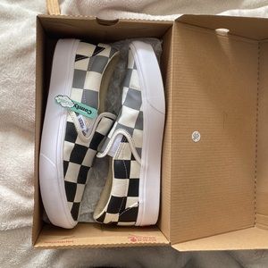 Slip-On Checkered Van’s Sneakers